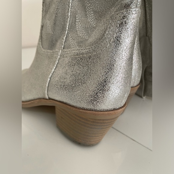 Dolce Vita Solida Leather Silver Metallic
Embroidered Cowboy Western Boot Sz 6.5 - Picture 10 of 15